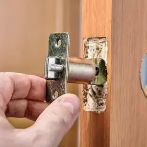 reasons-to-use-a-professional-locksmith-2-YH Lock & Security